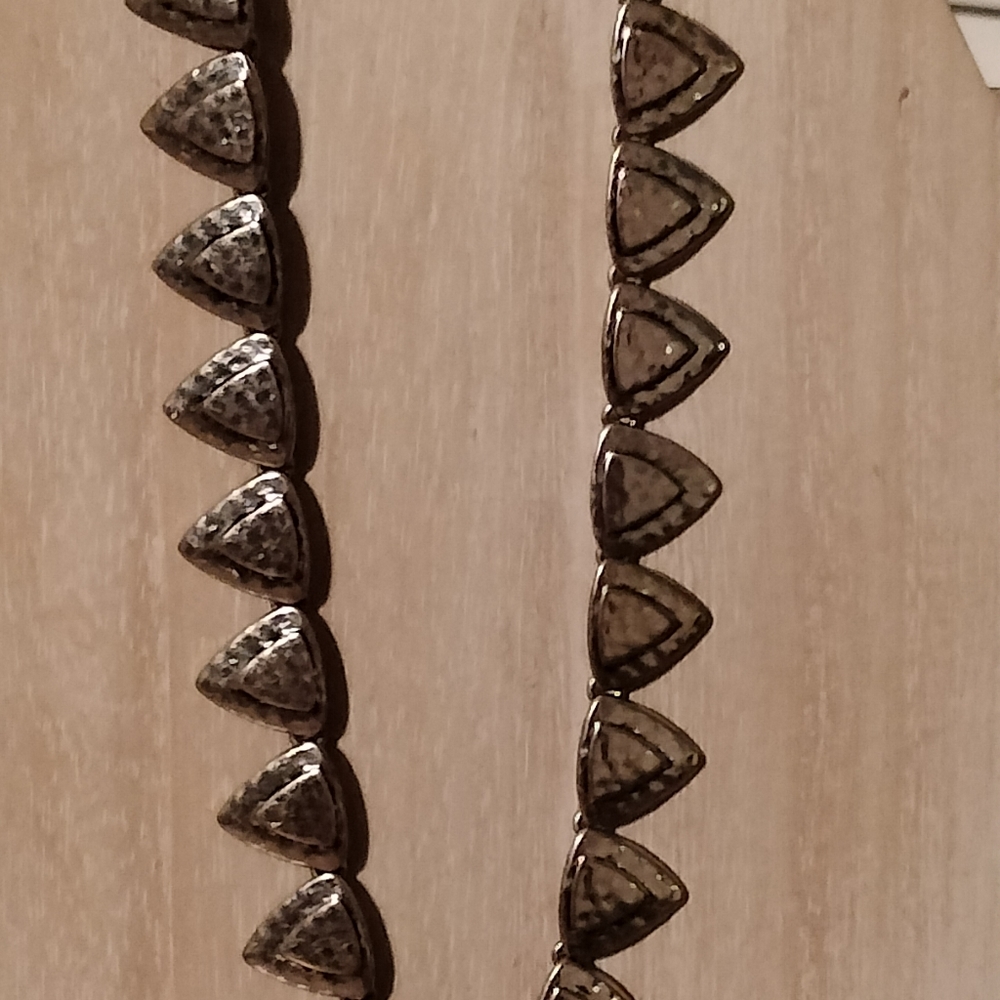 Lucky brand 18" hammered silver arrowhead style - Picture 3 of 3